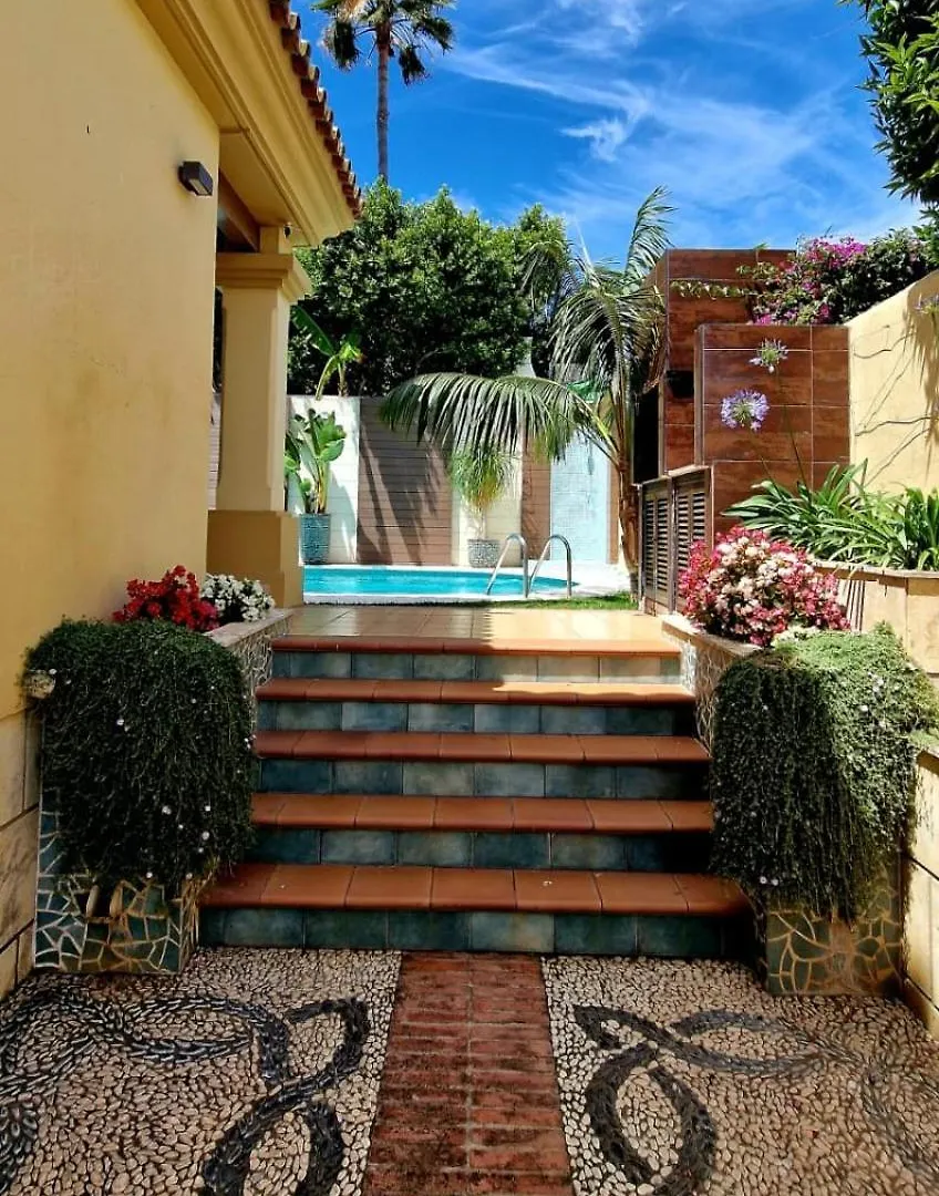 Family Friendly Villa Next To Puerto Banus Marbella 0*,