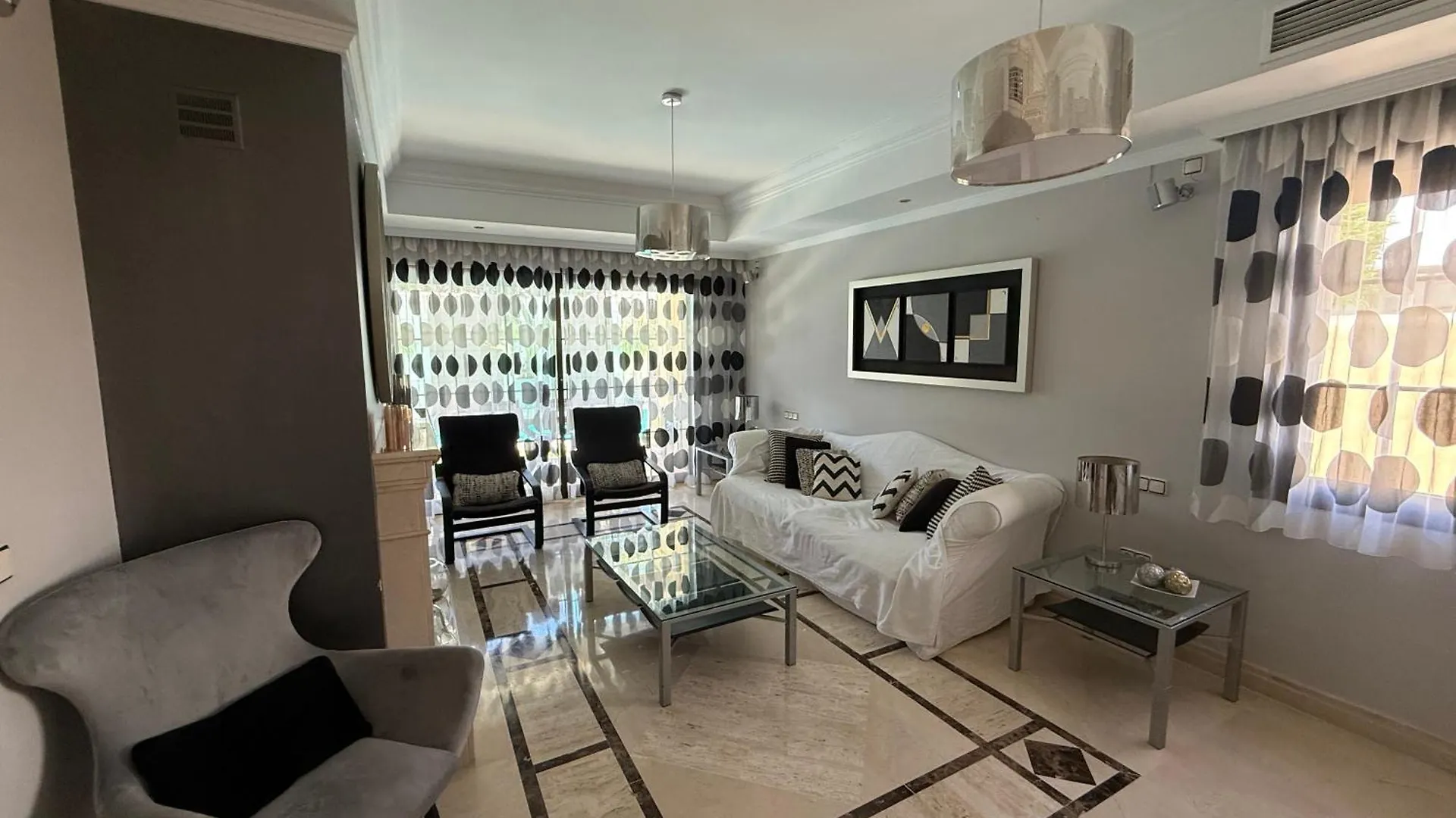 Family Friendly Villa Next To Puerto Banus Marbella Spanje
